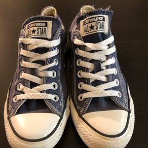 Navy Blue converse low-top shoes